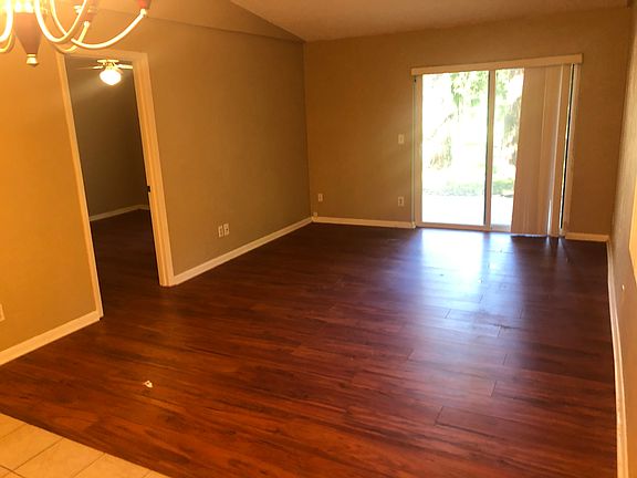 5th image of 858 Stonybrook Cir