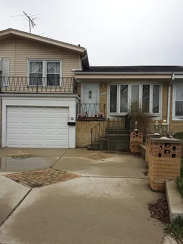 8849 Robin Dr photo 1
