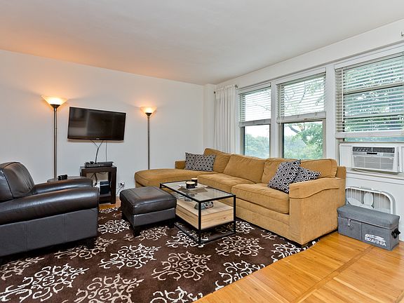 3rd image of 4900 N Marine Dr APT 511