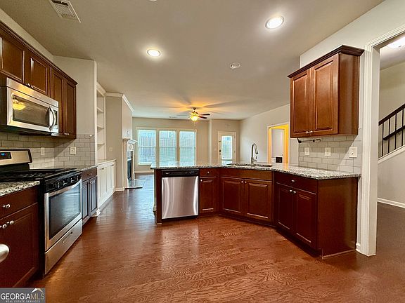 4th image of 5115 Breezewood Cir