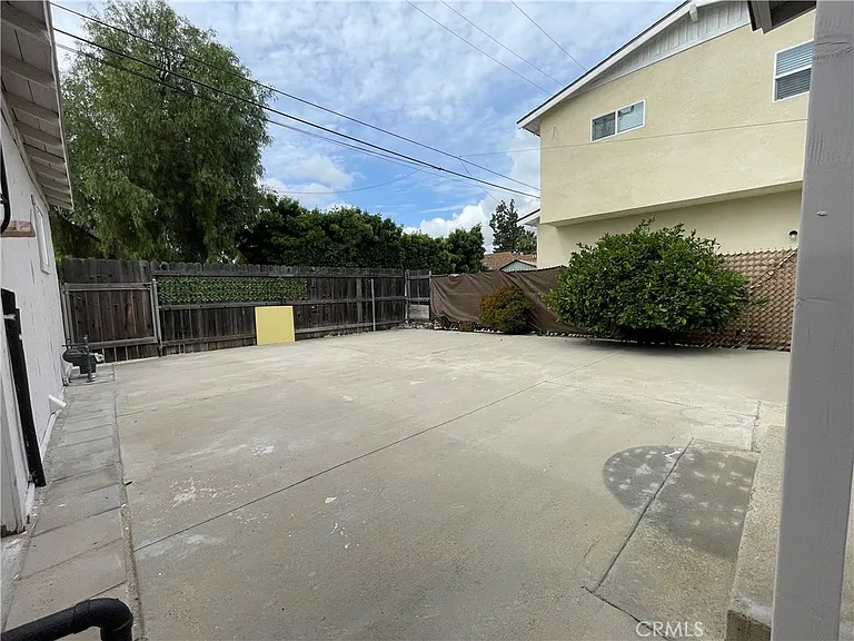 136 W Orange St — Photo 2