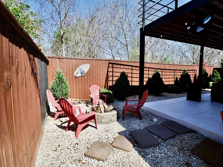 3330 Beran Dr — Photo 33