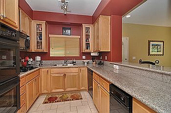 Kitchen w granite counters