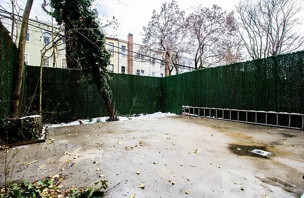 Rented by EXR | media 10