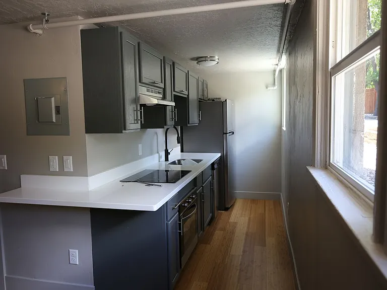 1375 S. 900 E. — Photo 2