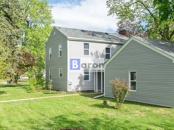 2505 S Twyckenham Dr, South Bend, IN 46614