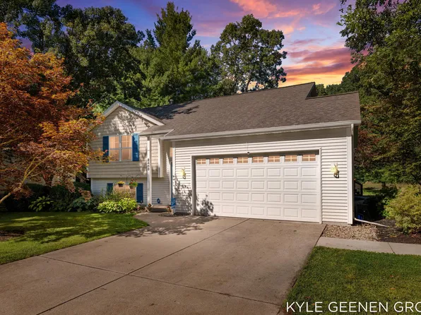 2488 Orchard Valley Dr, Fennville, MI 49408
