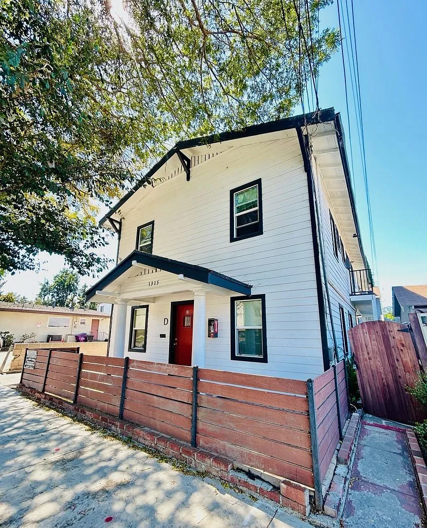 1315 Park Avenue — Photo 1