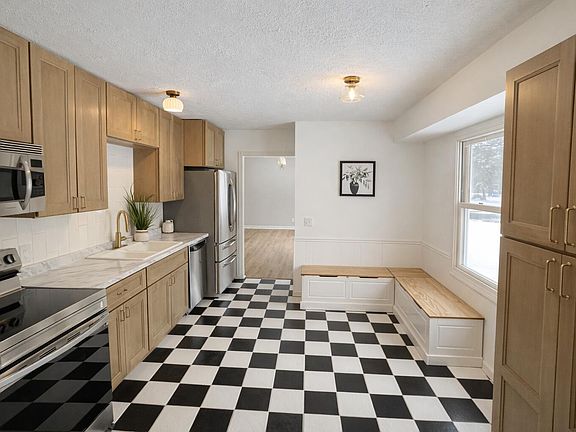 5th image of 233 Washington Ave