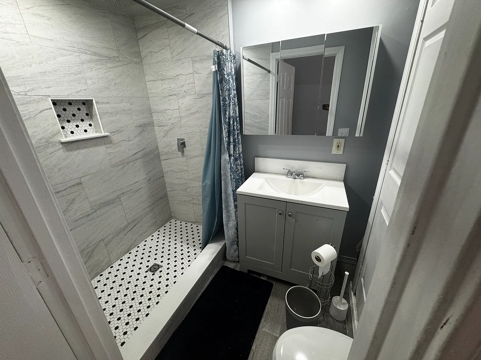 3 bed, $2,200 — Photo 2