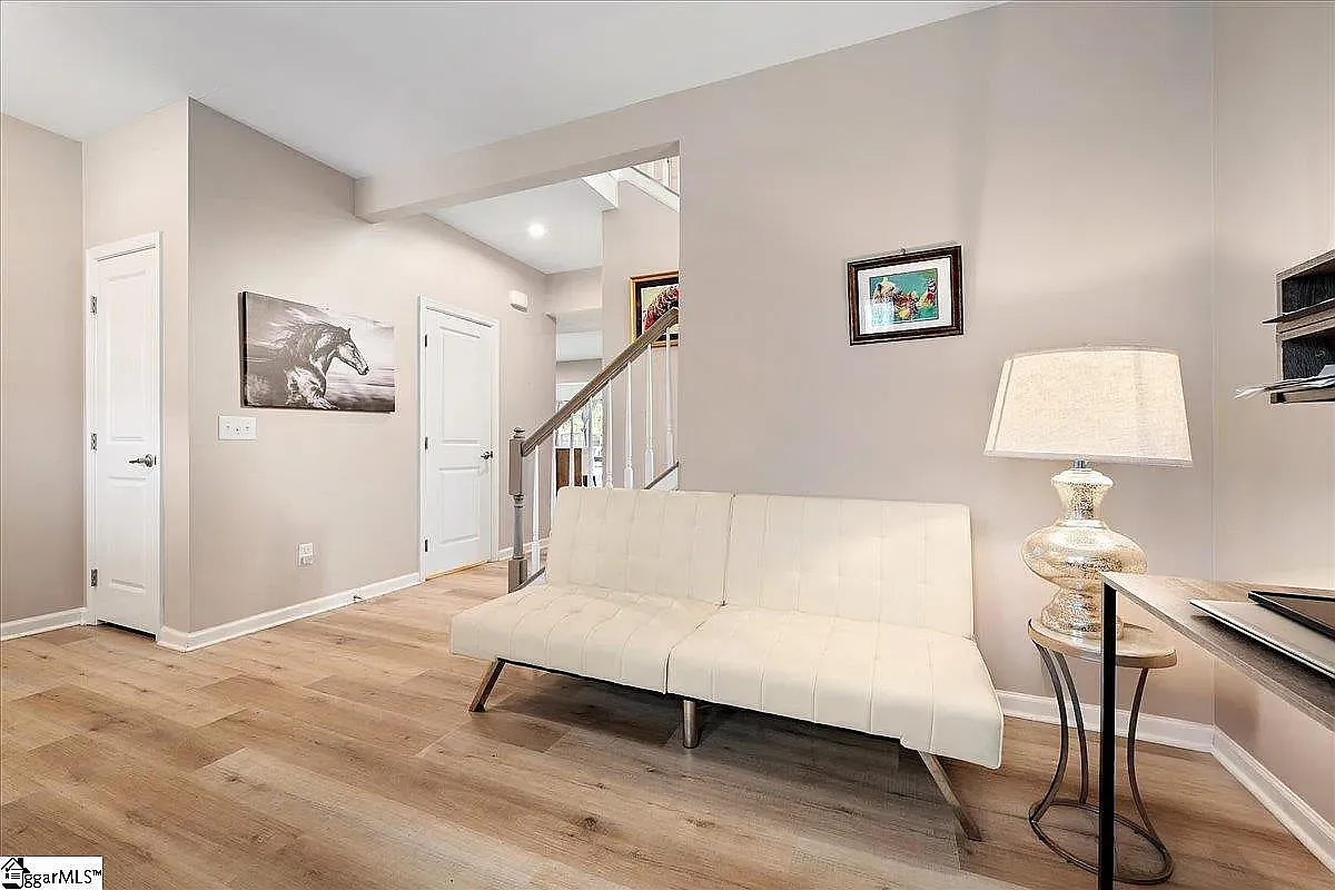 4 bed, 2385 sqft, $2,590 — Photo 4