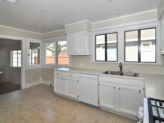 5th image of 2037 Primrose Ave