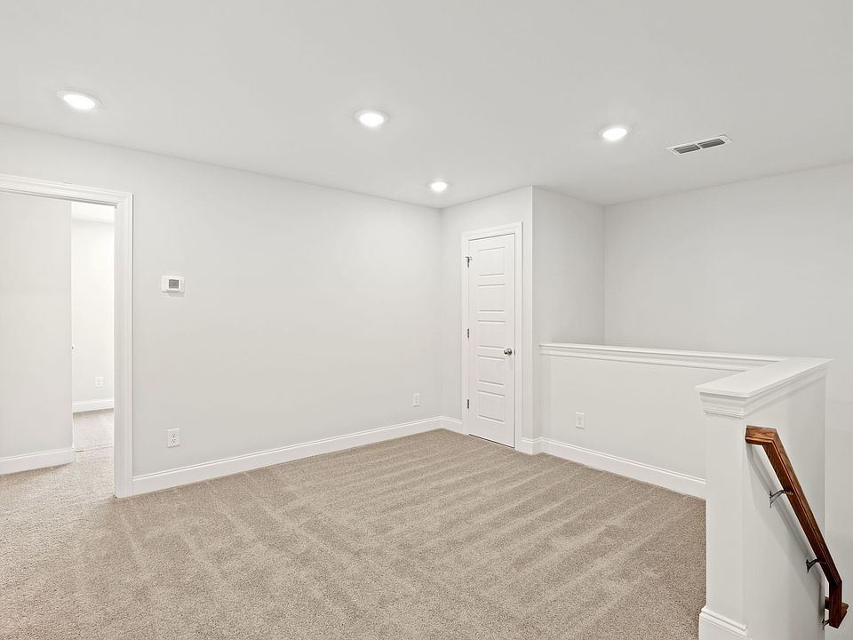 2nd image of 2528 Elmcroft Ave