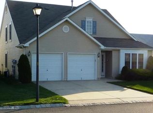 4 Oakmont Ln, Jackson, NJ 08527