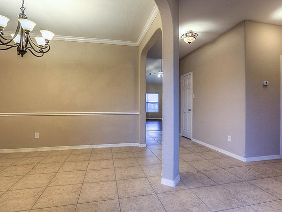 Great entry leads to spacious open dining room.