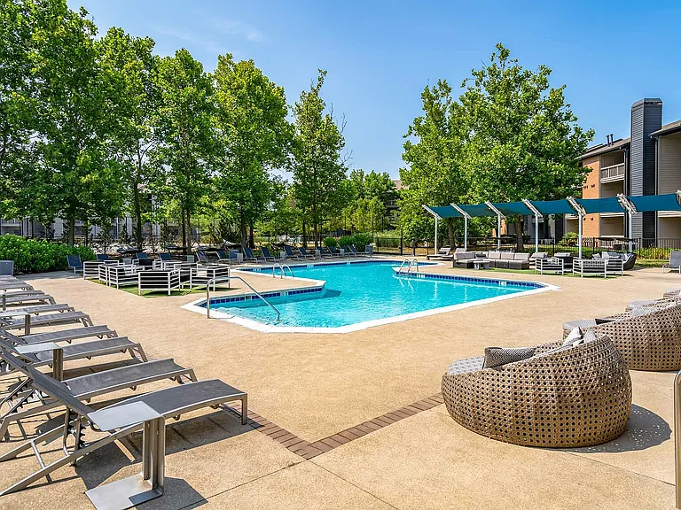Grandview Apartments - Swimming Pool 1
