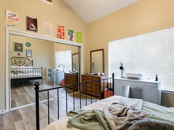5th image of 1023 W 24th St #907
