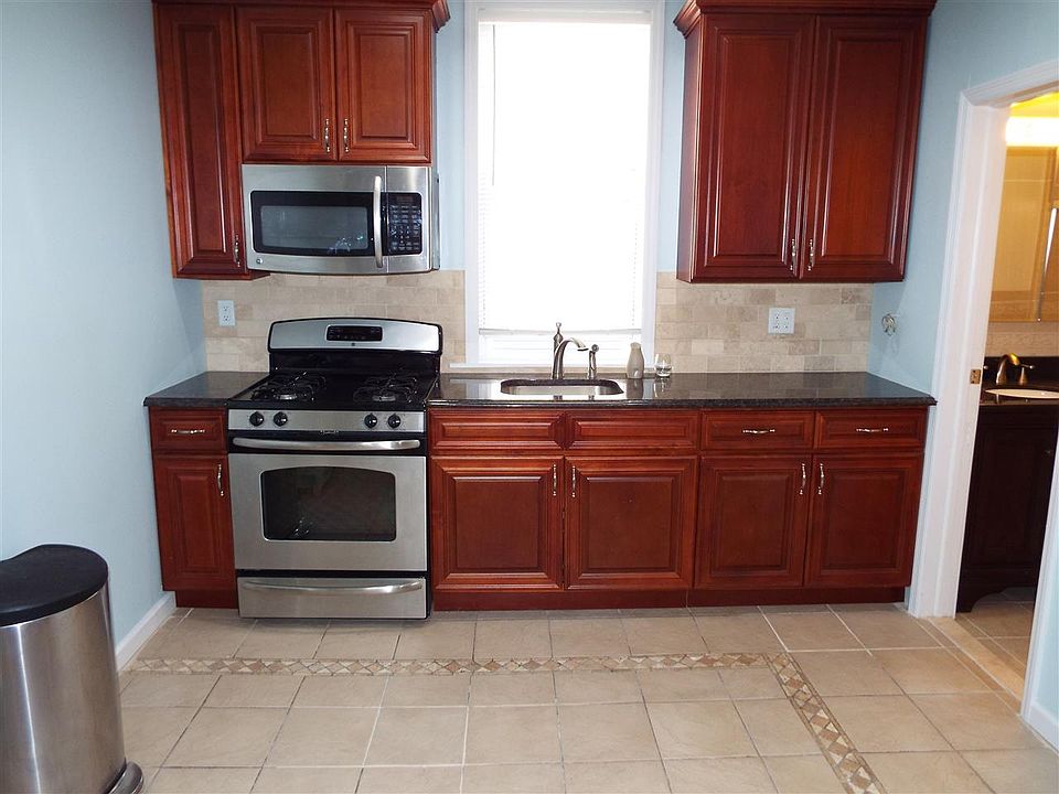 1st image of 464 Mallory Ave