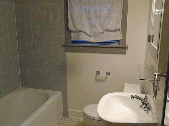 3rd image of 2004 Tieton Dr