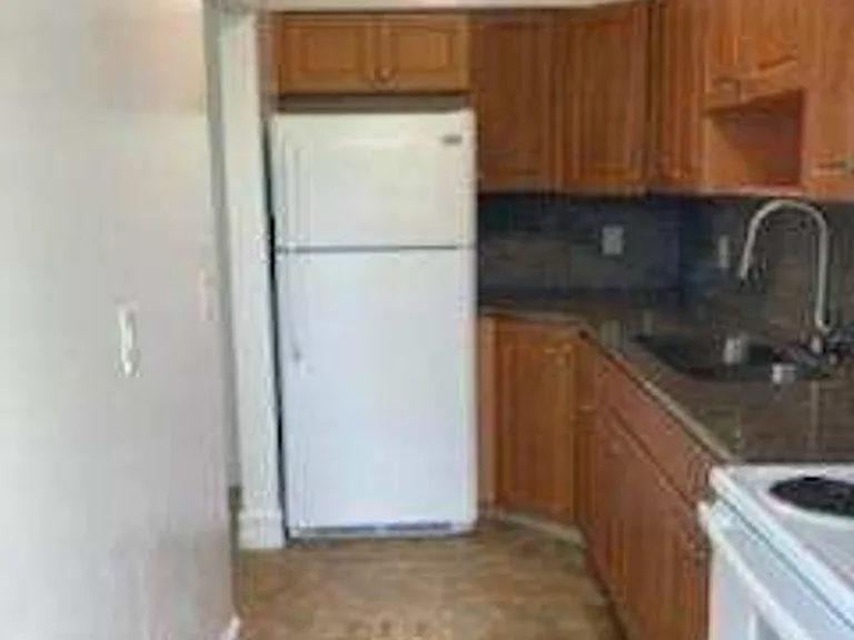 3007 N Andrews Ave — Photo 2