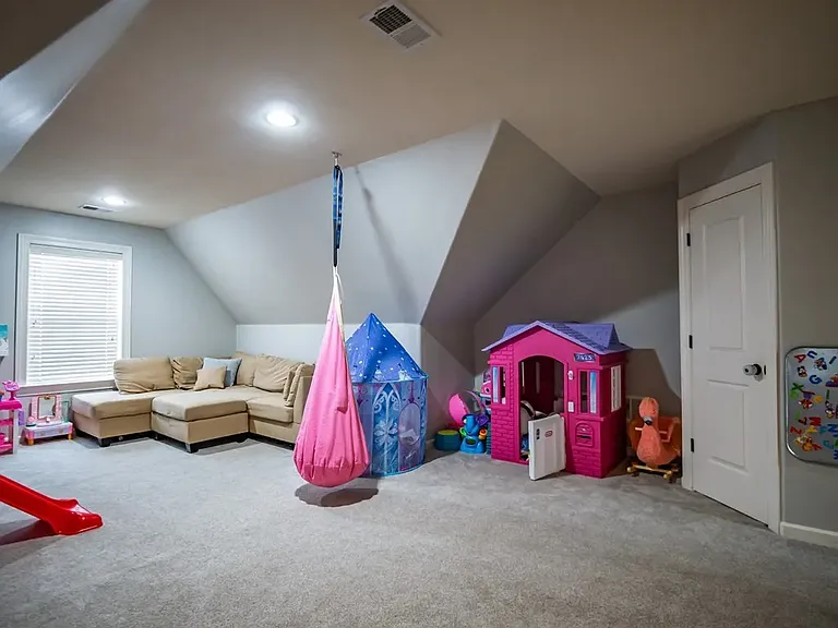 122 Westbury Cir — Photo 17