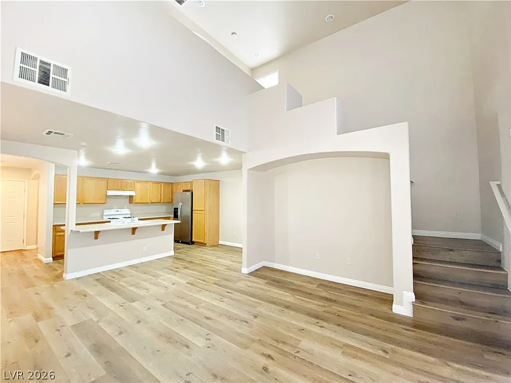 3 bed, 3.0 bath, 1615 sqft, $1,890 — Photo 2