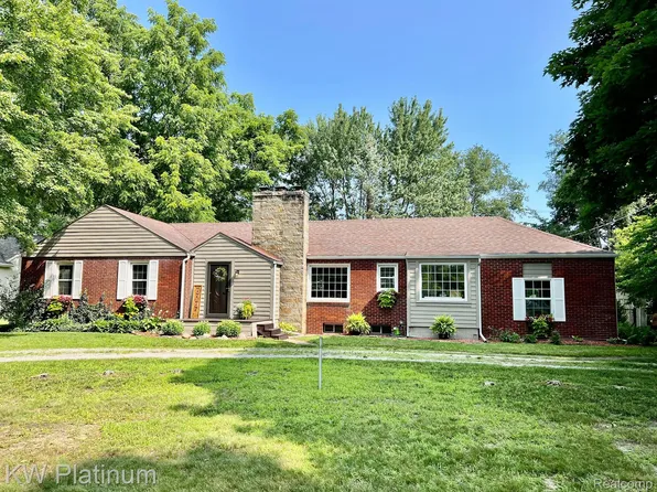 4184 N River Rd, Fort Gratiot, MI 48059