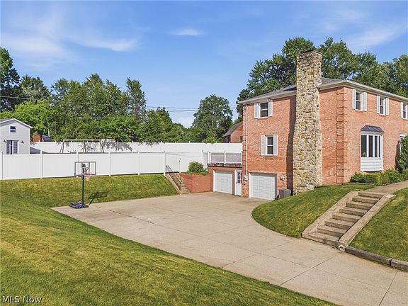 4th image of 1251 Grenada Dr NE