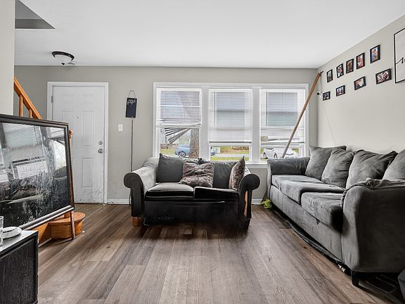 4th image of 15036 Blackstone Ave