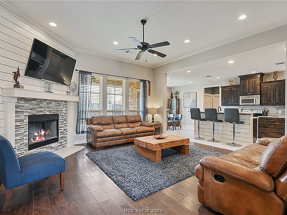 1st image of 304 Stoney Hills Ct