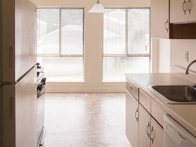 Princeton Circle West Apartments — Photo 131