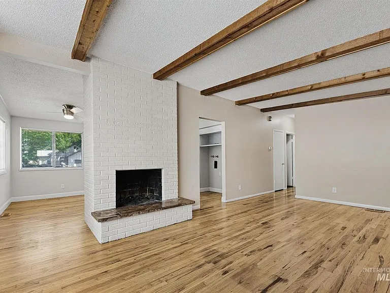 2504 S Annett St — Photo 2