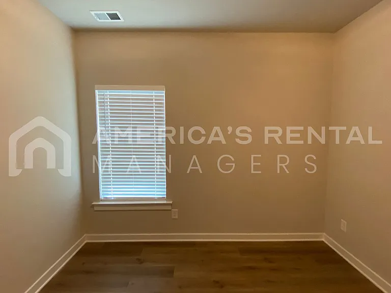 1300 Brookhaven Dr — Photo 19