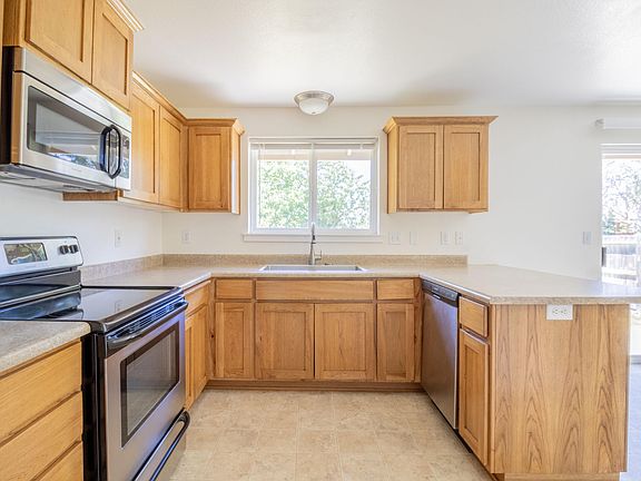 3rd image of 1074 Kokanee Ln