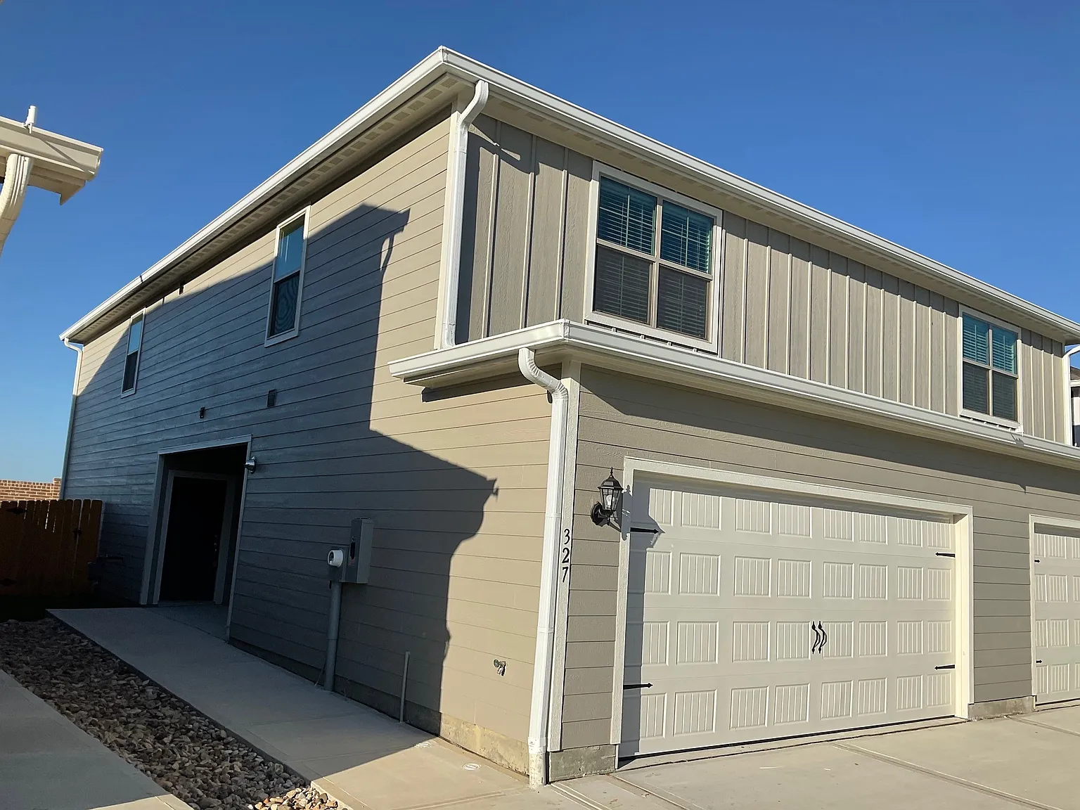 327 Stone Ct — Photo 2