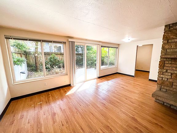 3rd image of 5233 15th Ave NE APT 101