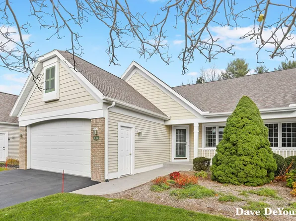 347 Timberlake Dr E, Holland, MI 49424