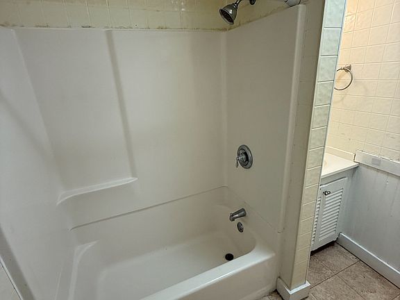 5th image of 13 Forest Ave #2