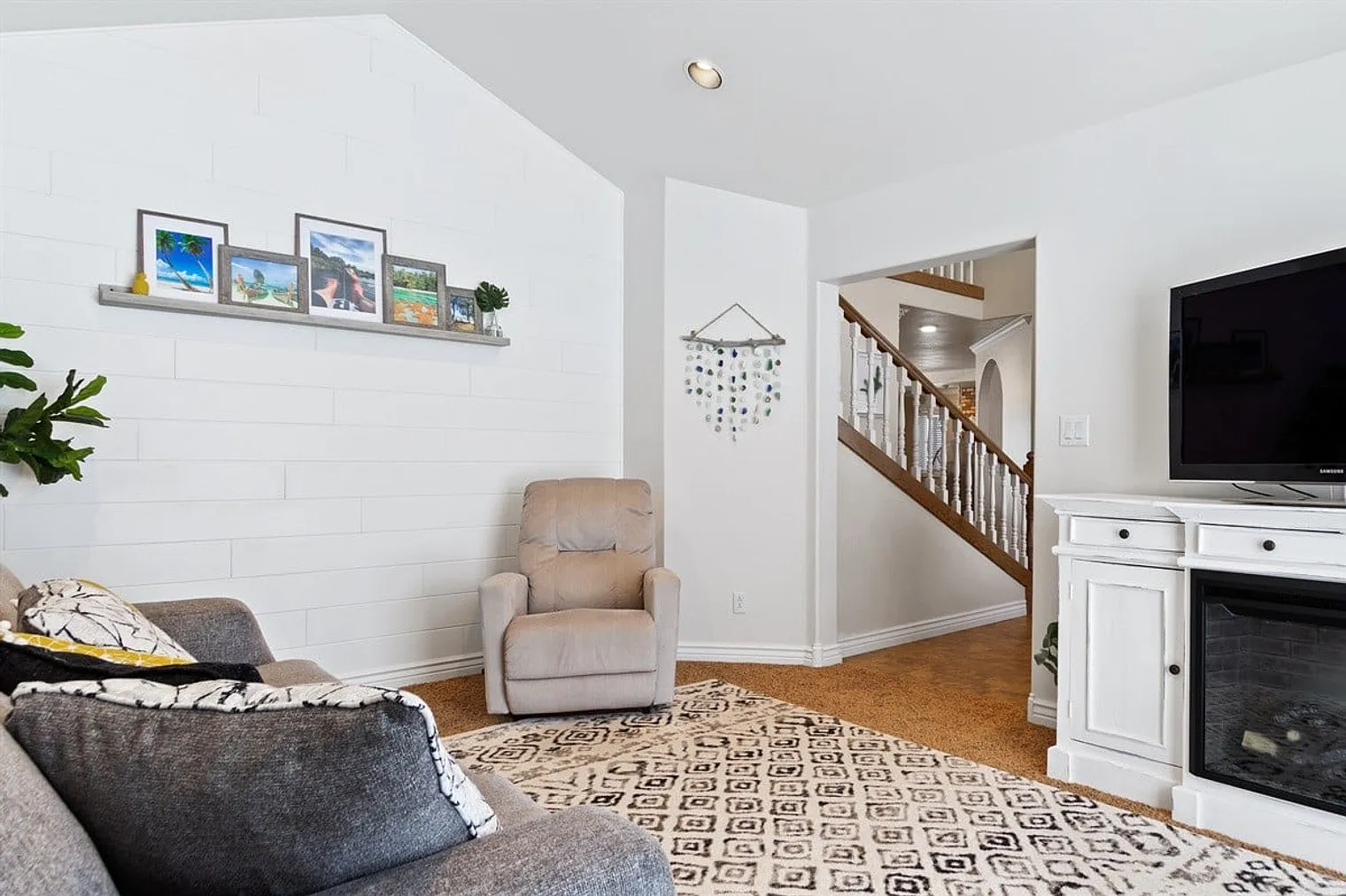 5 bed, 2.0 bath, 925 sqft, $7,162 — Photo 4