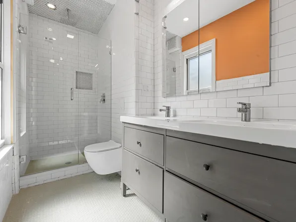 428 East 18th Street image 6 of 17