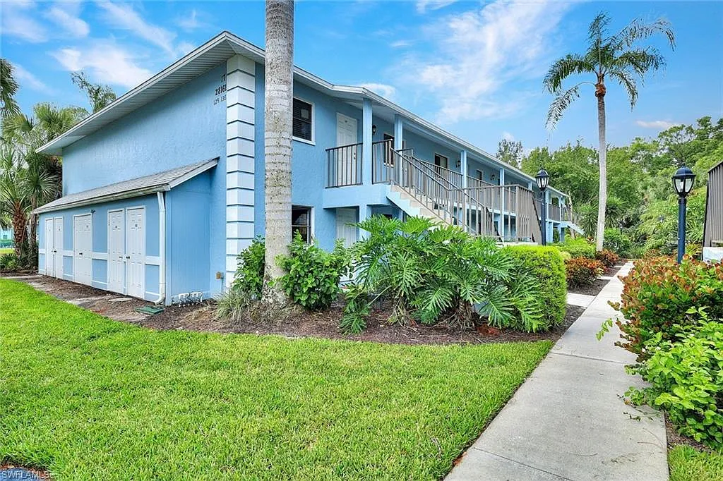 2 bed, 4.0 bath, 884 sqft, $1,700 — Photo 2