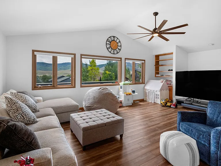 437 W Garnet Ave — Photo 5