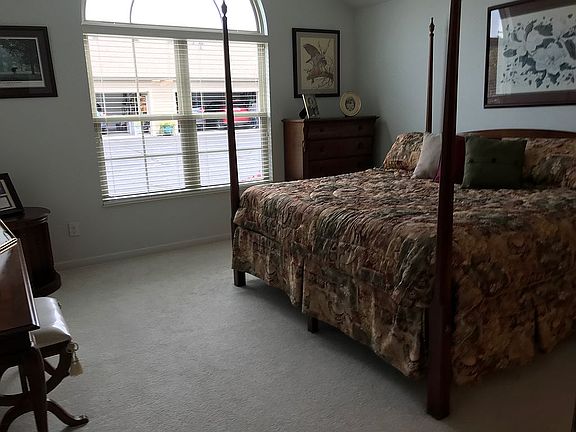5th image of 9098 Royal Oak Ln