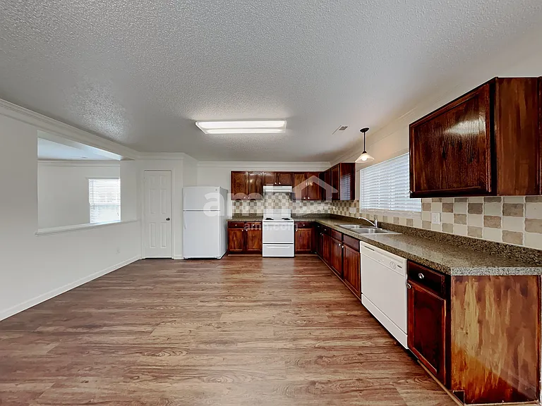 417 Magna Dr — Photo 3