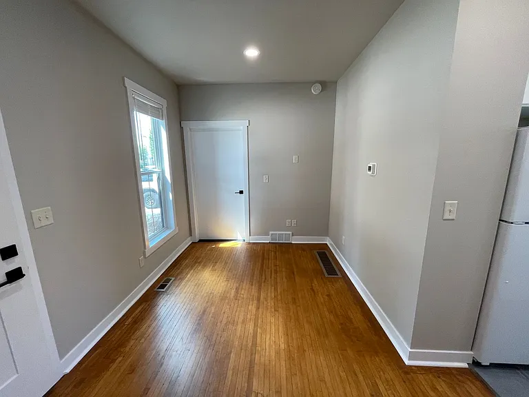 133 S Prairie Ave — Photo 9