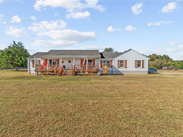 685 Lake Meade Dr, Suffolk, VA 23434