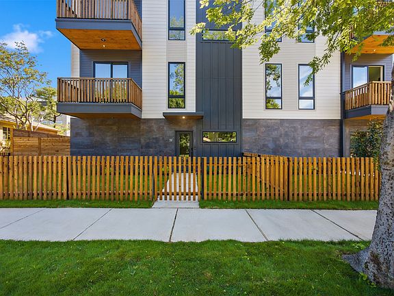 3rd image of 4605 Belmont Ave #102