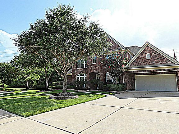 AN ADDITIONAL VIEW OF THE FRONT OF THE HOME