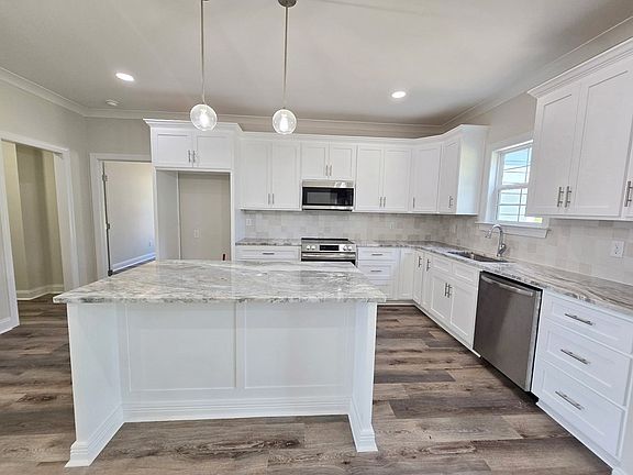 4th image of 325 Willow Oak Loop