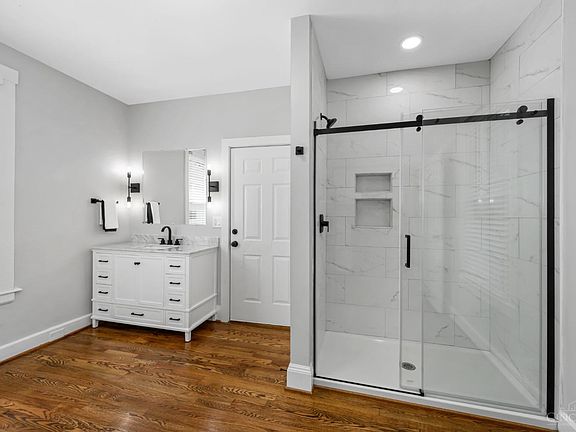 3rd image of 1821 Mentor Ave